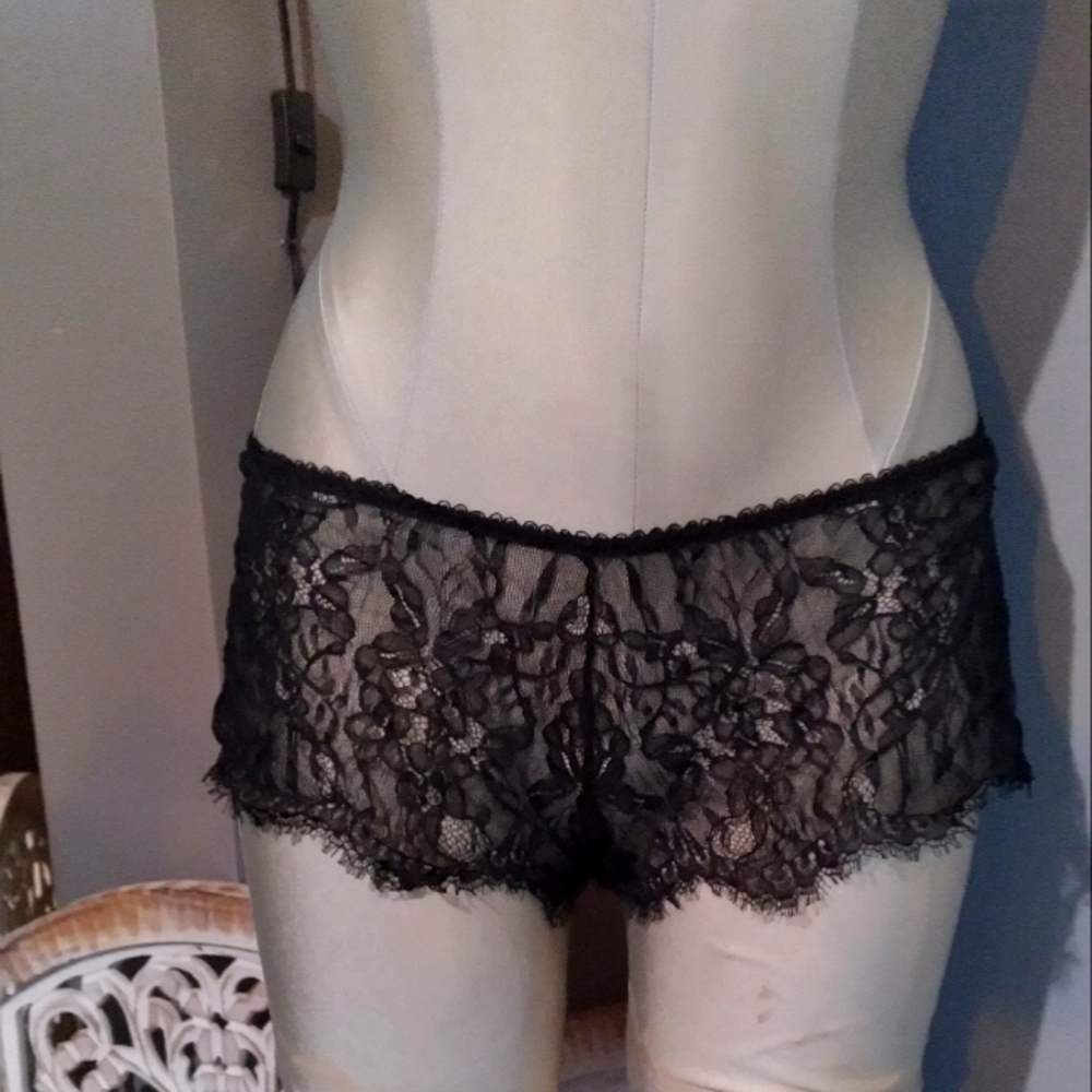 Ladies black lace panties hipsters